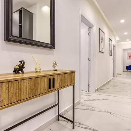 Designer, Fully Equipped 4br In By 360 Estates Apartment