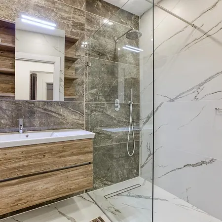 Designer, Fully Equipped 4br In By 360 Estates Apartment Marsaxlokk