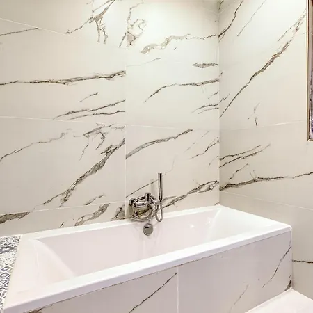 Designer, Fully Equipped 4br In By 360 Estates Marsaxlokk