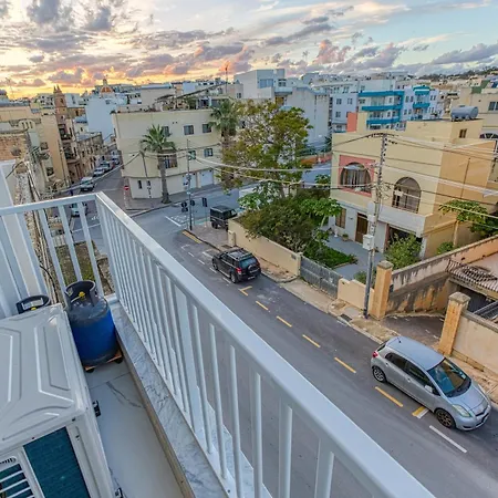 Designer, Fully Equipped 4br In By 360 Estates Marsaxlokk