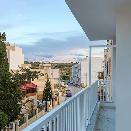 Designer, Fully Equipped 4br In By 360 Estates *