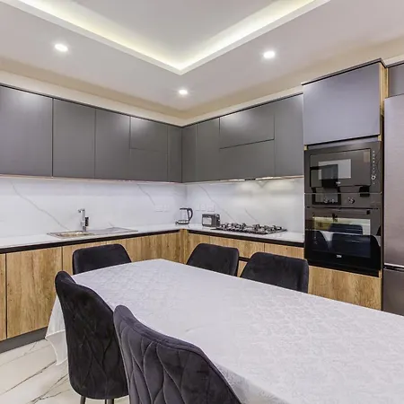 Designer, Fully Equipped 4br In By 360 Estates Apartment *
