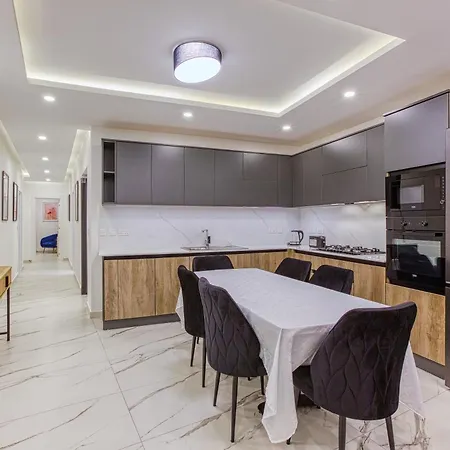 Designer, Fully Equipped 4br In By 360 Estates Apartment Marsaxlokk